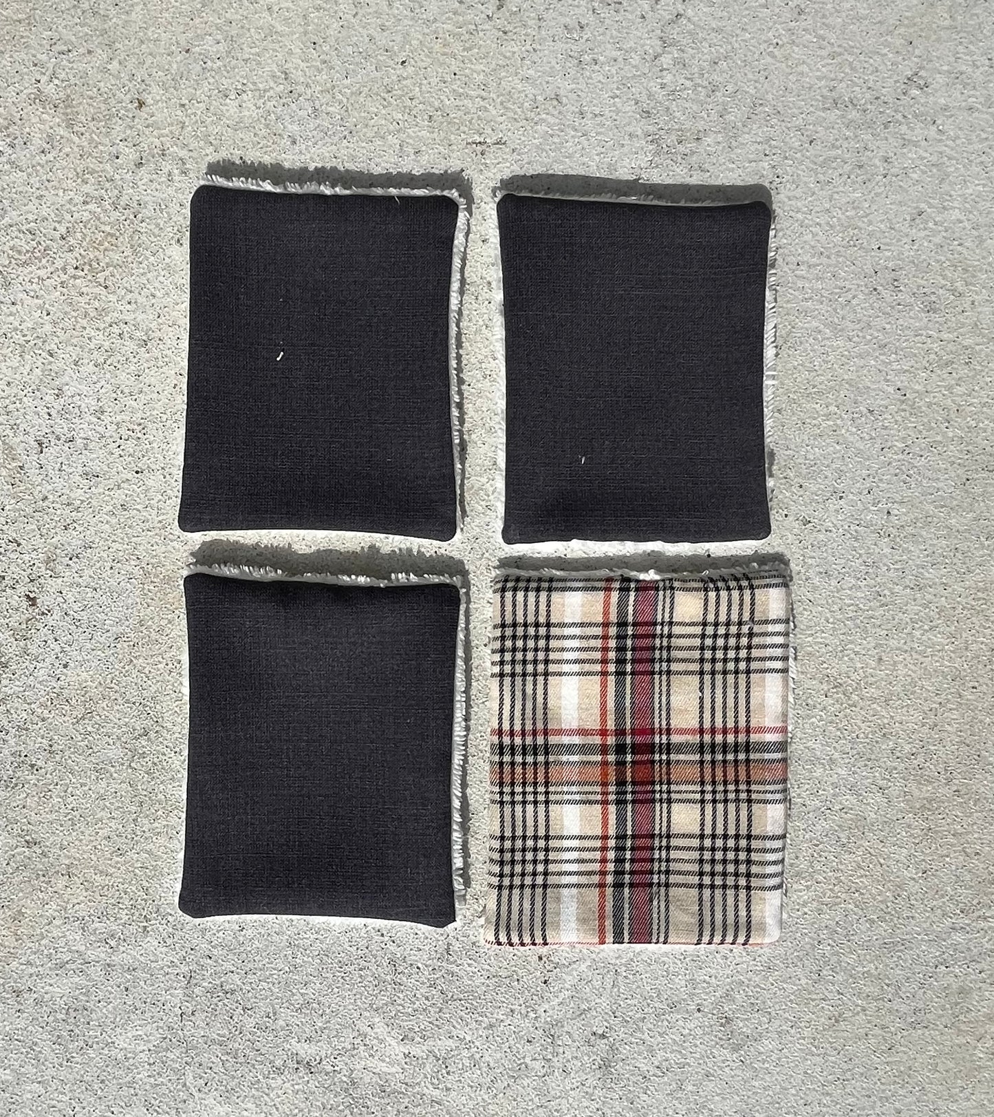 Lingettes démaquillante blanc cassé