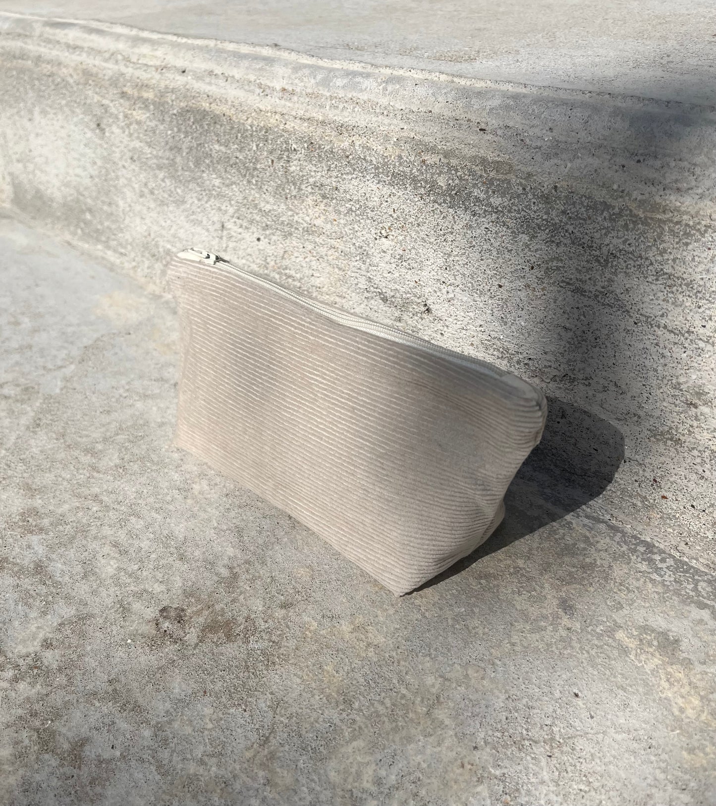 Trousse velours crème