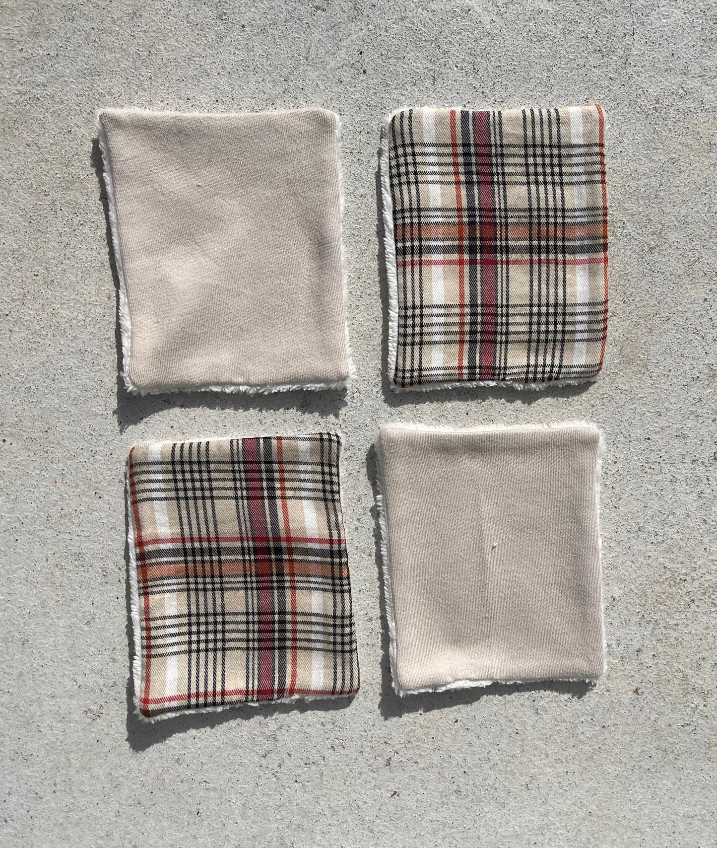 Lingettes démaquillante blanc cassé