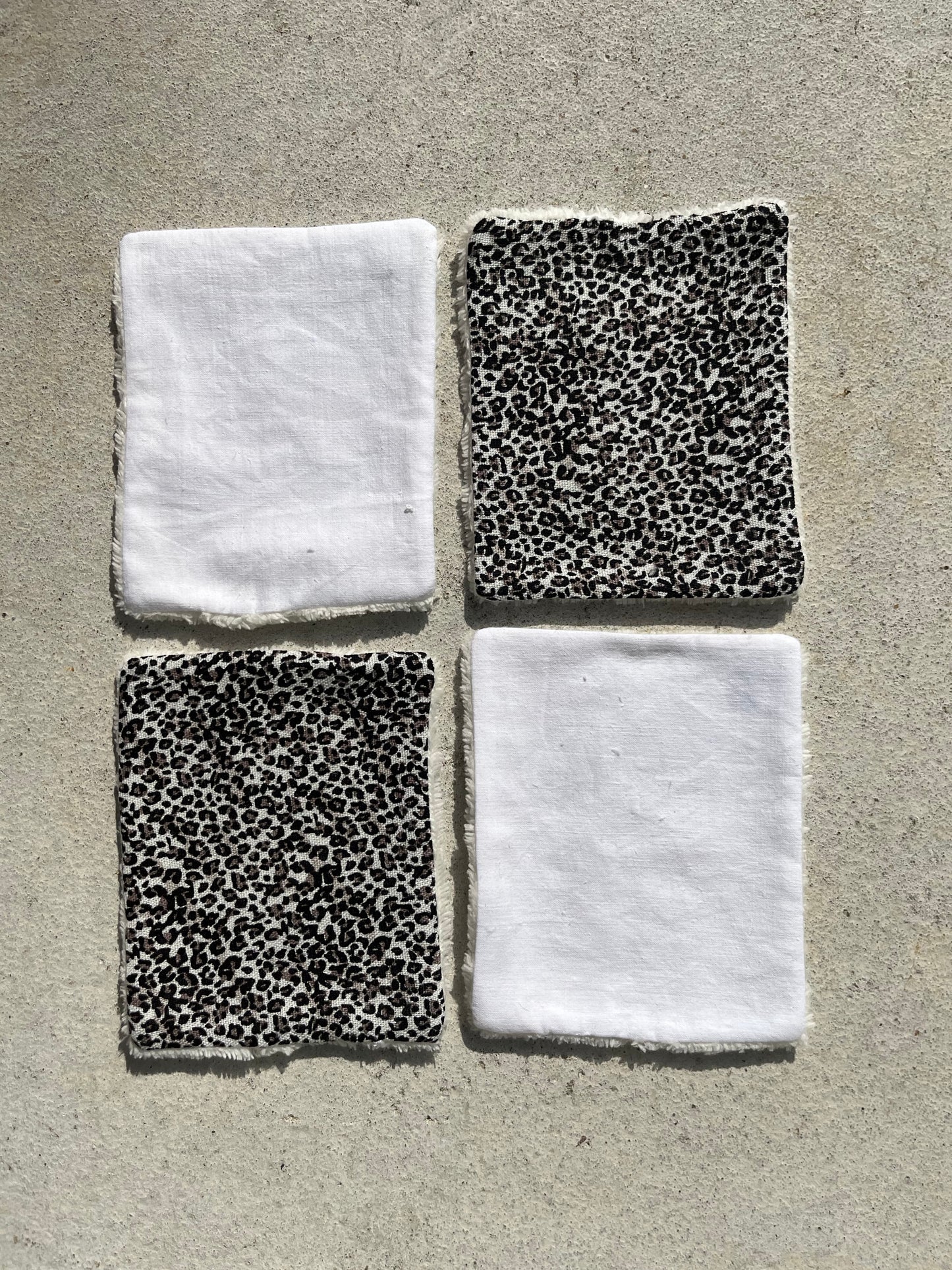 Lingettes démaquillante blanc cassé