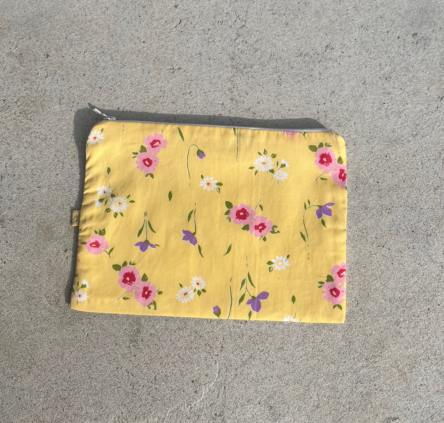 Trousse fleuri jaune