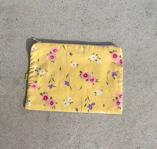 Trousse fleuri jaune