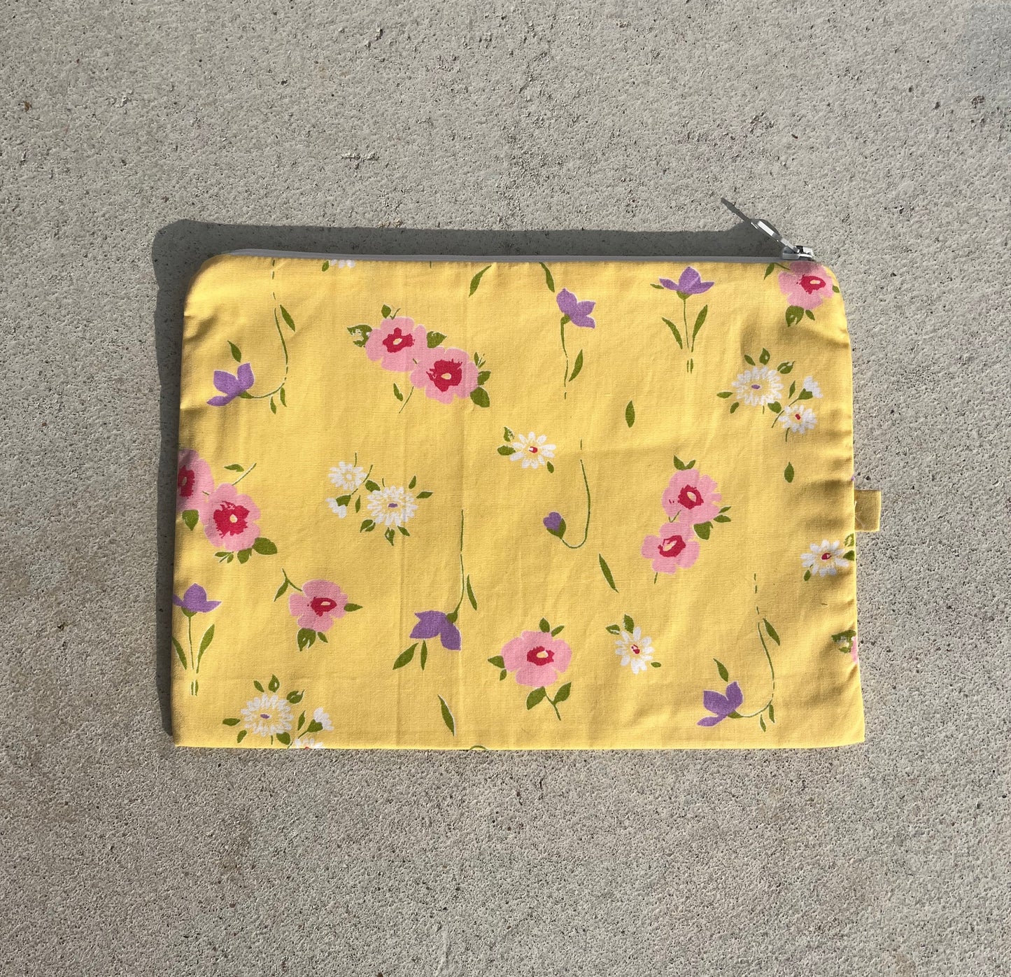 Trousse fleuri jaune